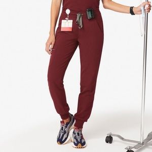 Medium NWOT figs burgundy Zamora pant